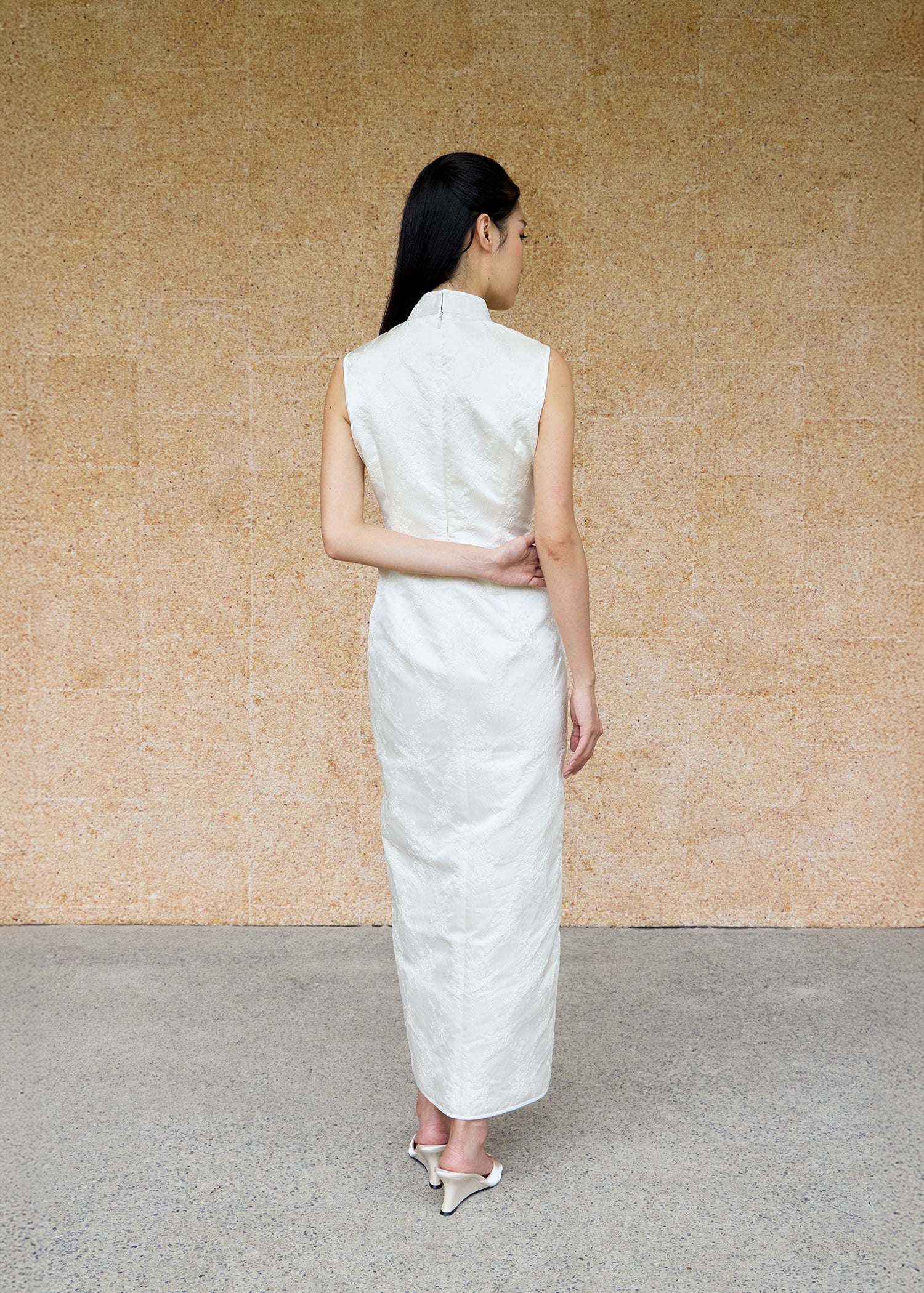 Sleeveless Brocade Qipao w Jade (White) - RTW