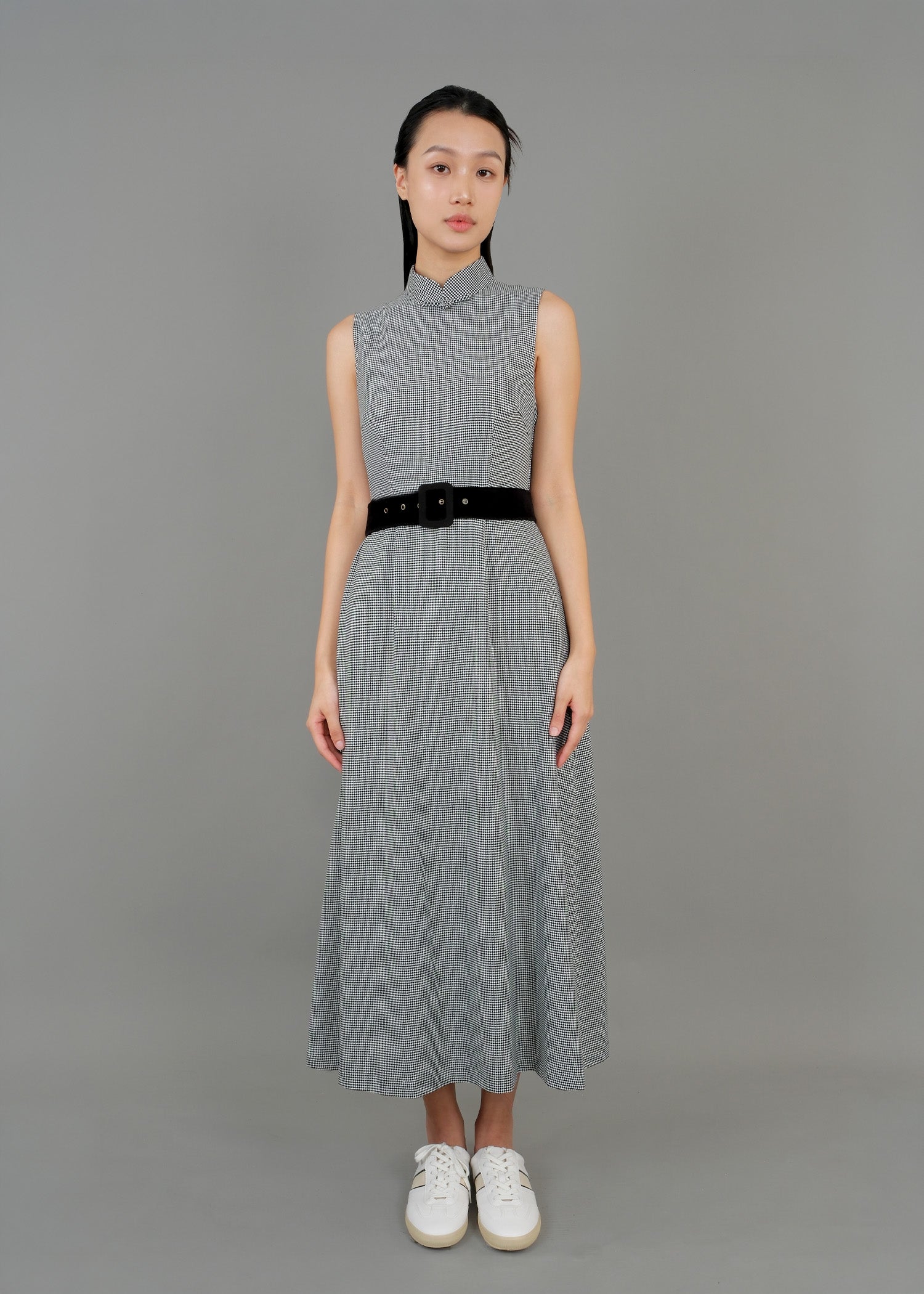 Sleeveless Houndstooth Midi A-Line Qipao (Black/ White)