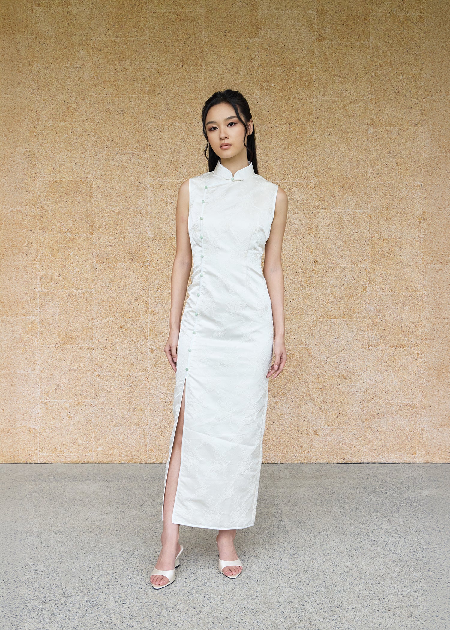 Sleeveless Brocade Qipao w Jade (White) - RTW