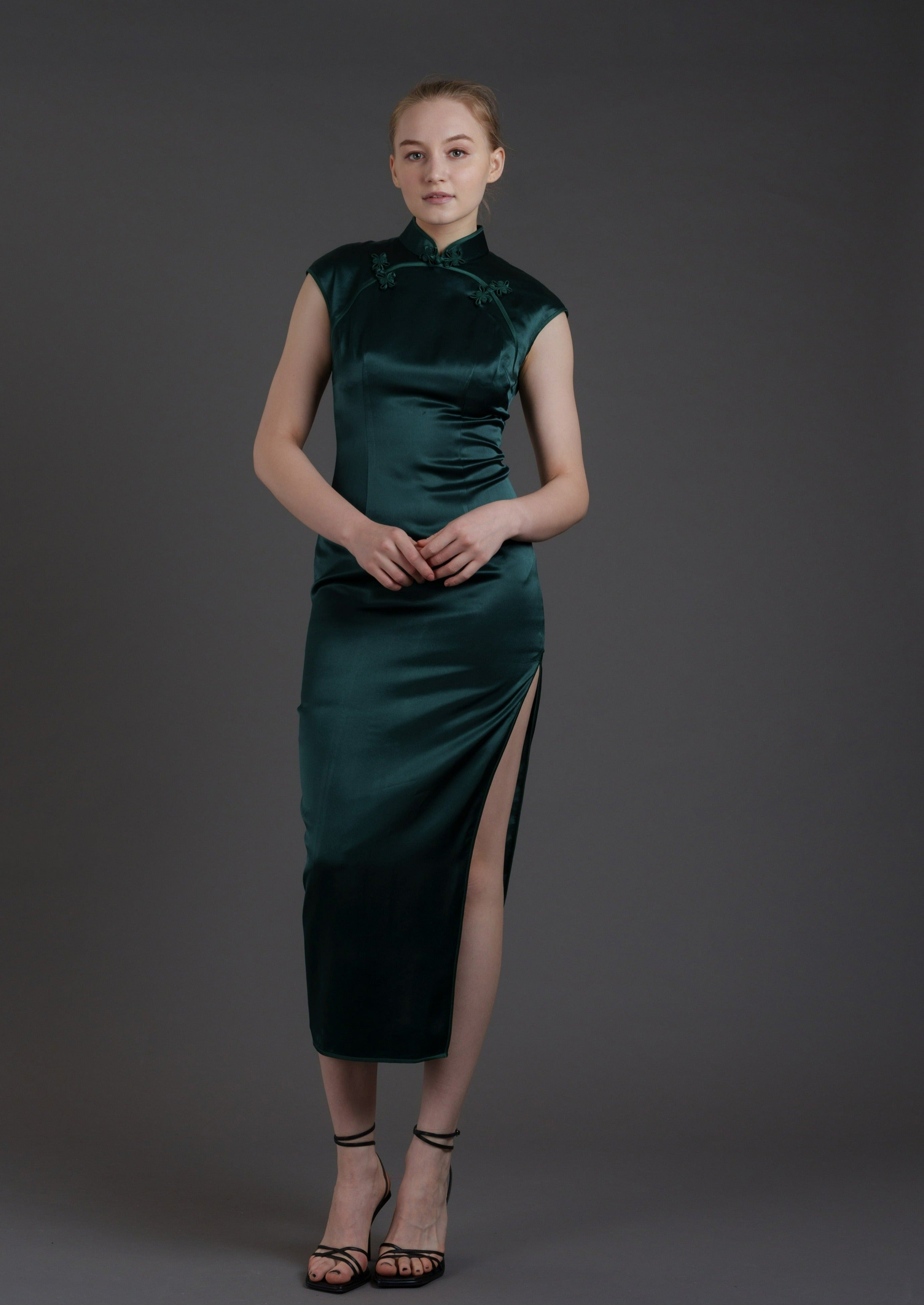 qipao graduation dress Congratulations to @juliaboettig on her well-deserved achievement of graduation! @mengelphoto