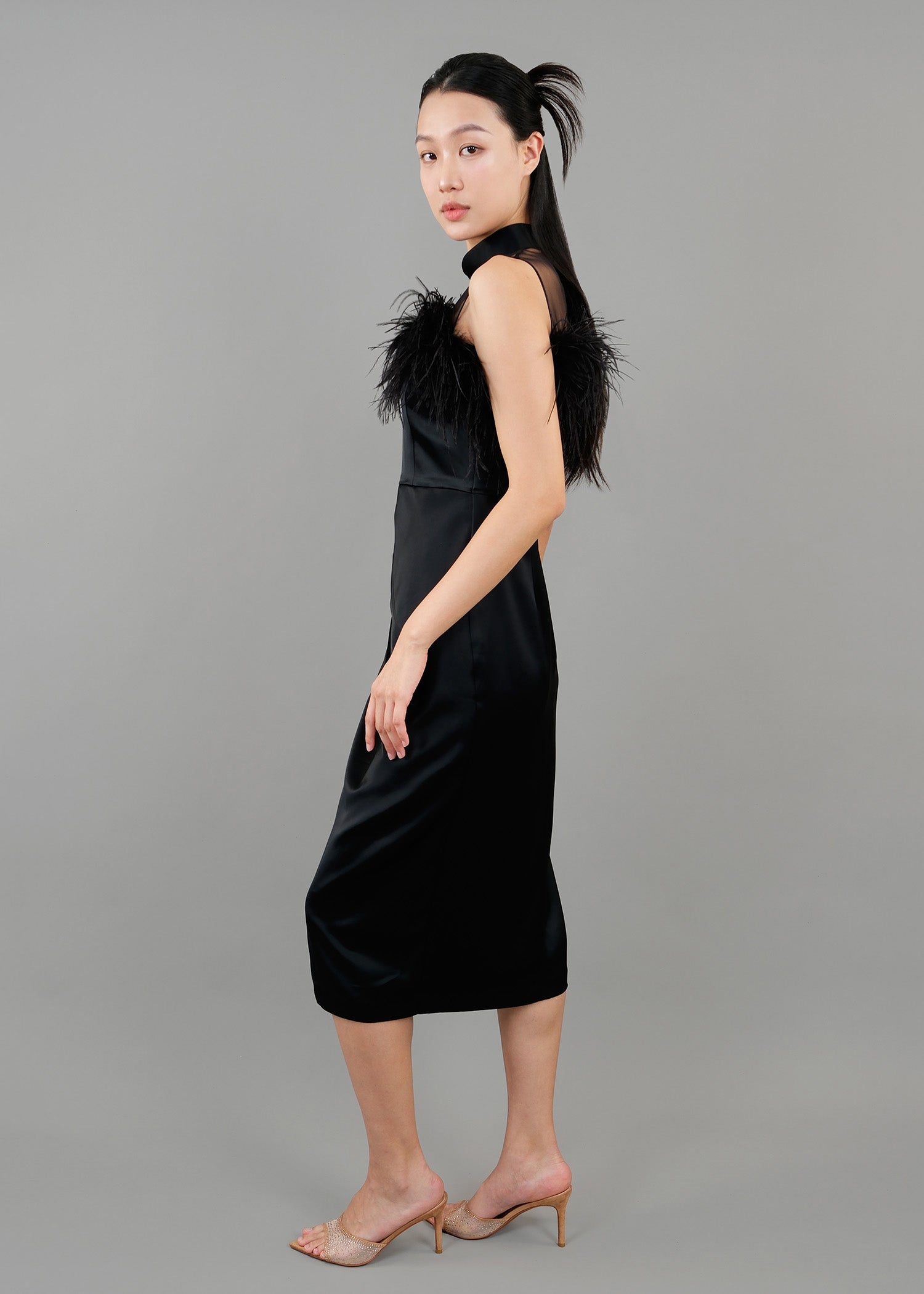 Ixora Sleeveless Midi Pleated Qipao w Feather (Black)