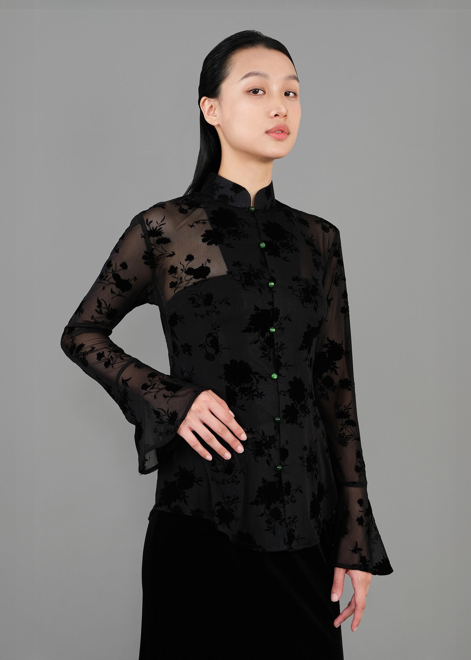 Long Sleeves Stretchy Floral Print Velvet Qipao Top (Black)