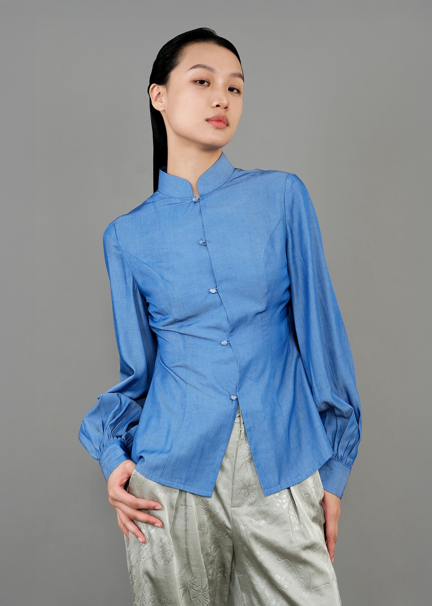 Long Sleeves Open Back Mandarin Blouse (Medium Blue)