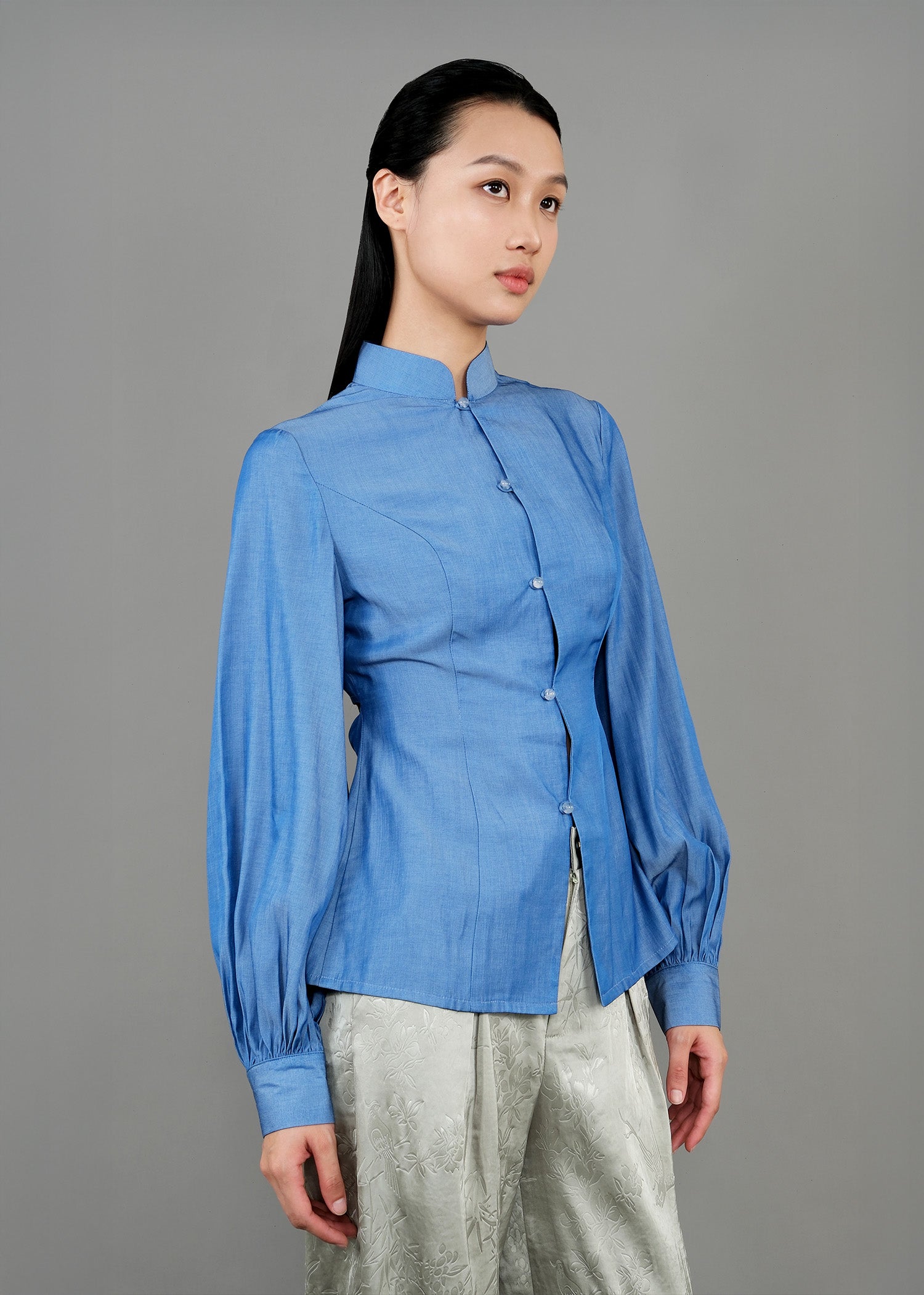 Long Sleeves Open Back Mandarin Blouse (Medium Blue)